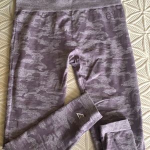 GumShark Leggings Purple Camo. Size L.